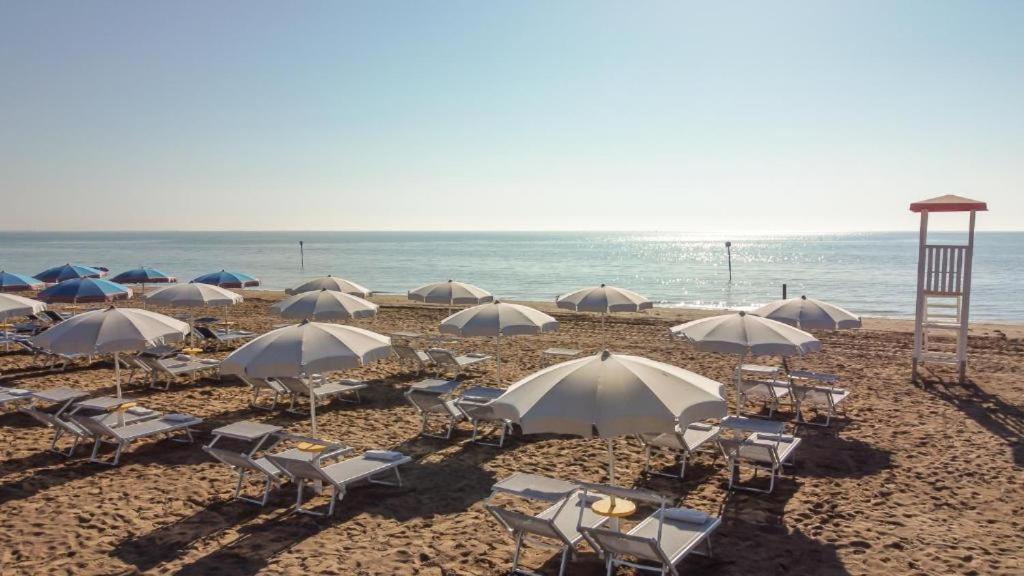 Hotel Athena Lignano Sabbiadoro Zewnętrze zdjęcie